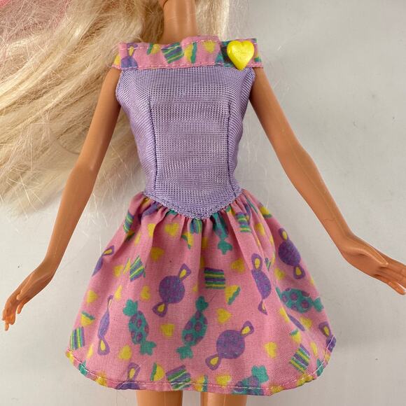1999 Mattel Barbie Doll Blonde Pink Streaks Genuine Barbie Candy Print Dress - Picture 9 of 10